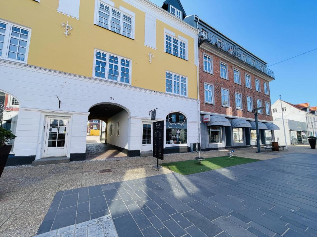 Aday - Charming Apartment In The Pedestrian Street Of Frederikshavn Exteriör bild
