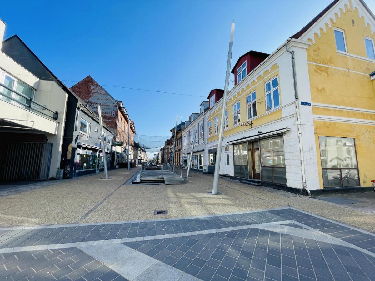 Aday - Charming Apartment In The Pedestrian Street Of Frederikshavn Exteriör bild