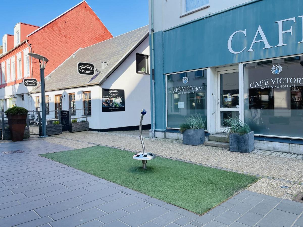 Aday - Charming Apartment In The Pedestrian Street Of Frederikshavn Exteriör bild